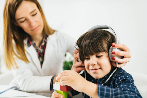 Audiolog dziecięcy – kim jest, czym się zajmuje i kiedy należy się do niego wybrać?