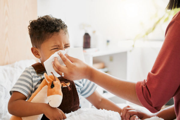 Zatkany nos u dziecka – przyczyny i leczenie